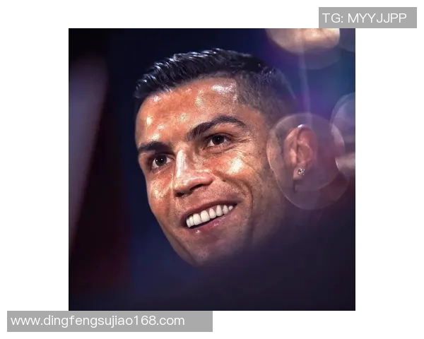 美女视角独到点评足球球星魅力与技术兼具的精彩瞬间