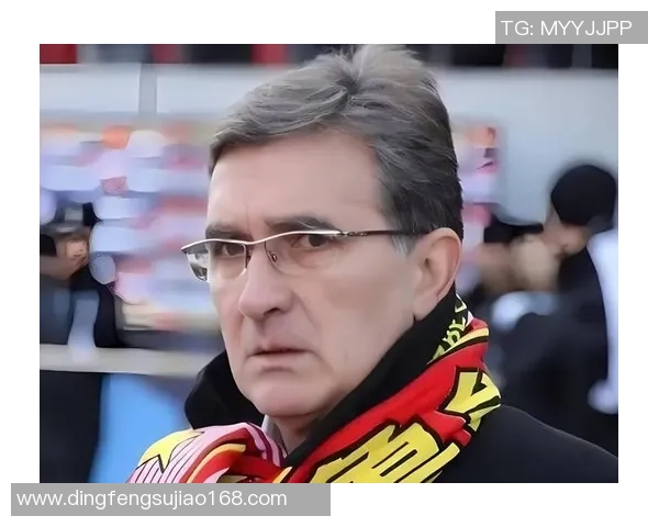 从贫困到巅峰 他曾因没钱买足球而梦想破碎 现在成全球球迷偶像 从贫困到巅峰 他曾因没钱买足球而梦想破碎 现在成全球球迷偶像